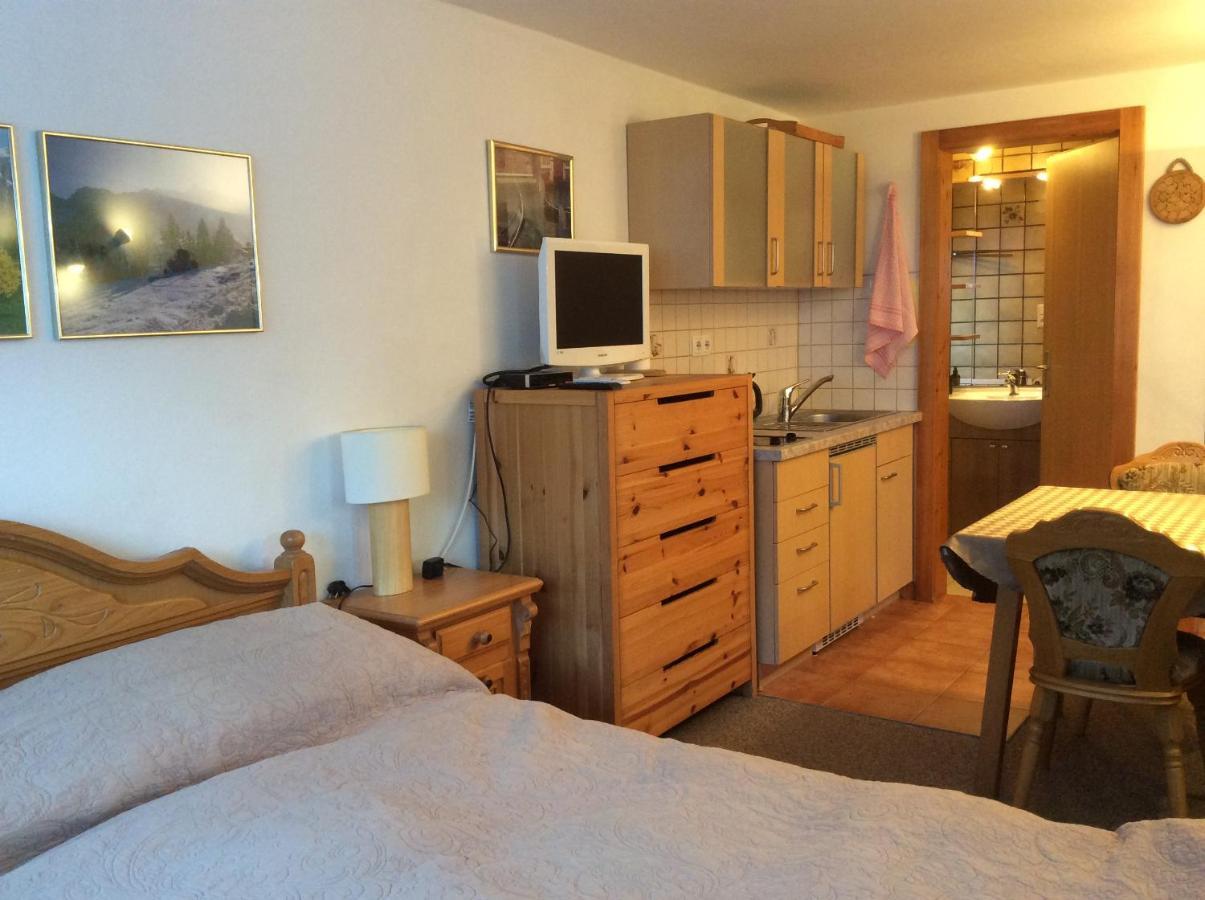Double Room With A Kitchenette And Private Bathroom In A Beautiful Surrounding Sautens Buitenkant foto
